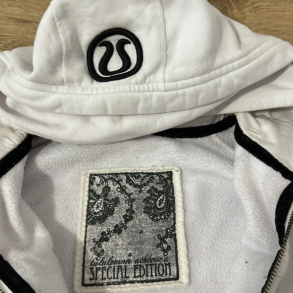 Lululemon Scuba - Picture 2 of 2